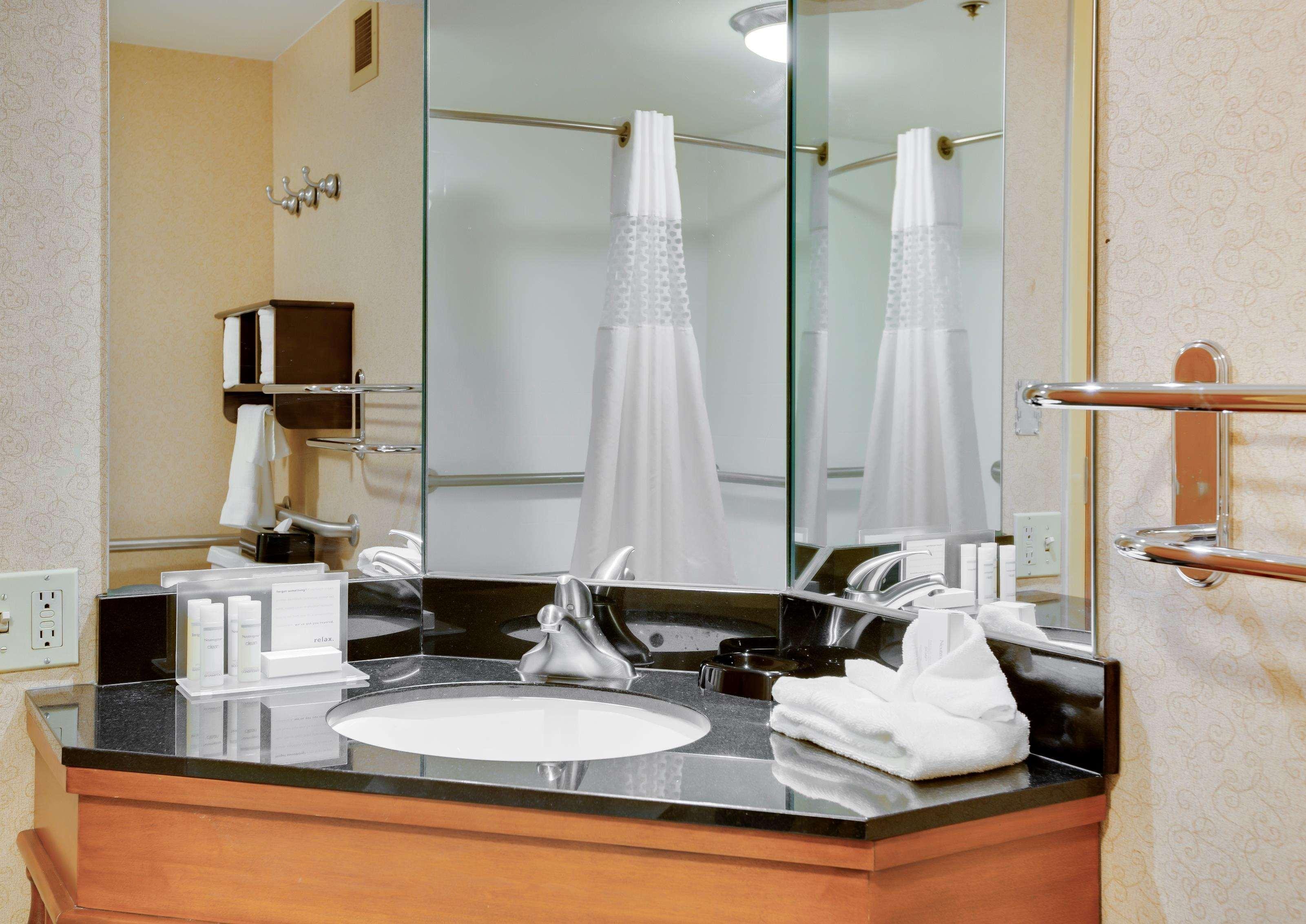 Hampton Inn Pittsburgh/Airport Moon Township Екстериор снимка