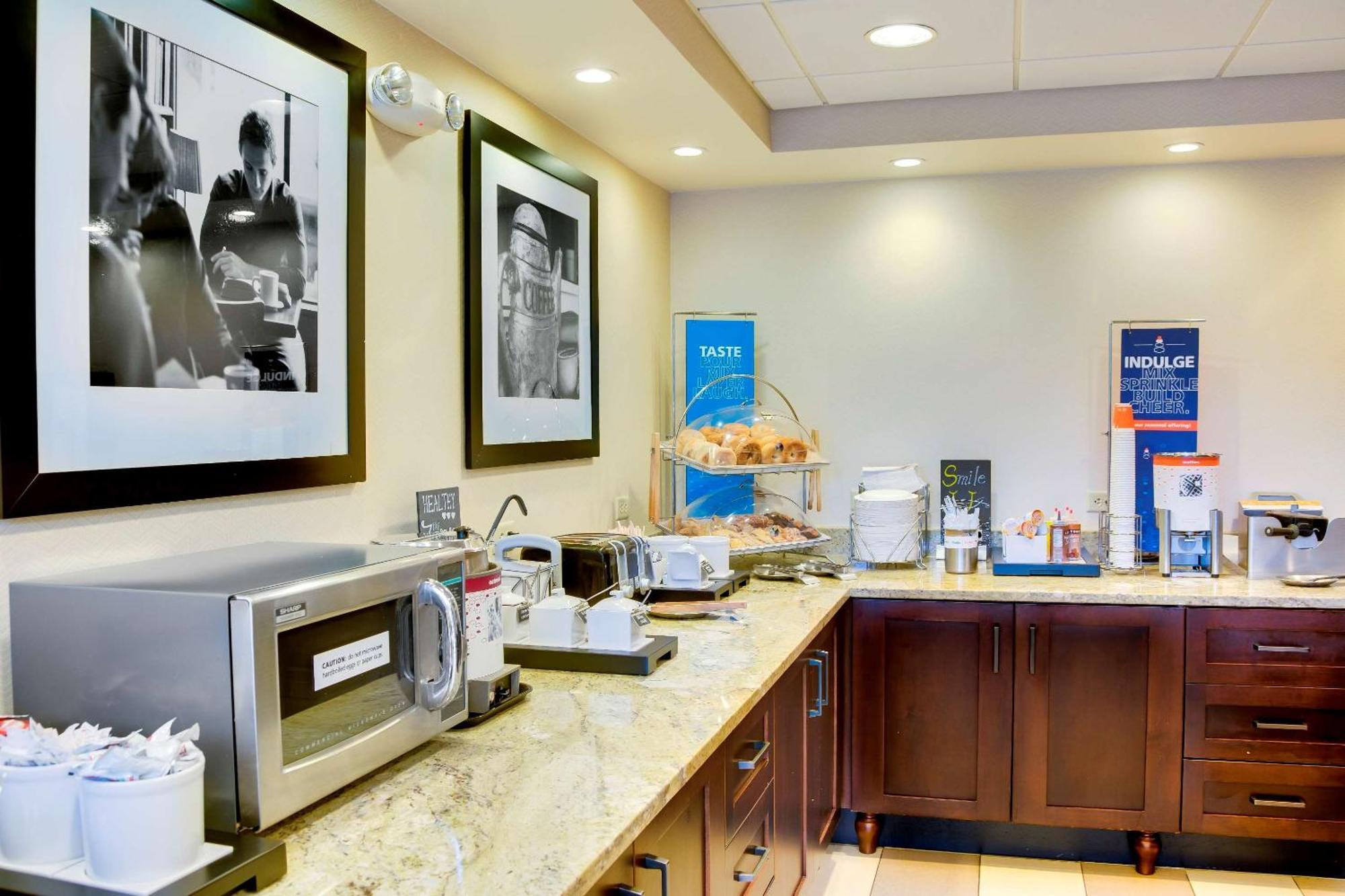 Hampton Inn Pittsburgh/Airport Moon Township Екстериор снимка
